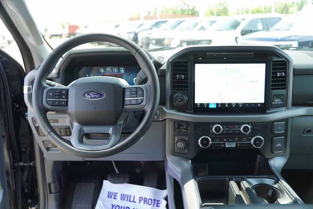 2025 Ford F-150 XLT photo 11