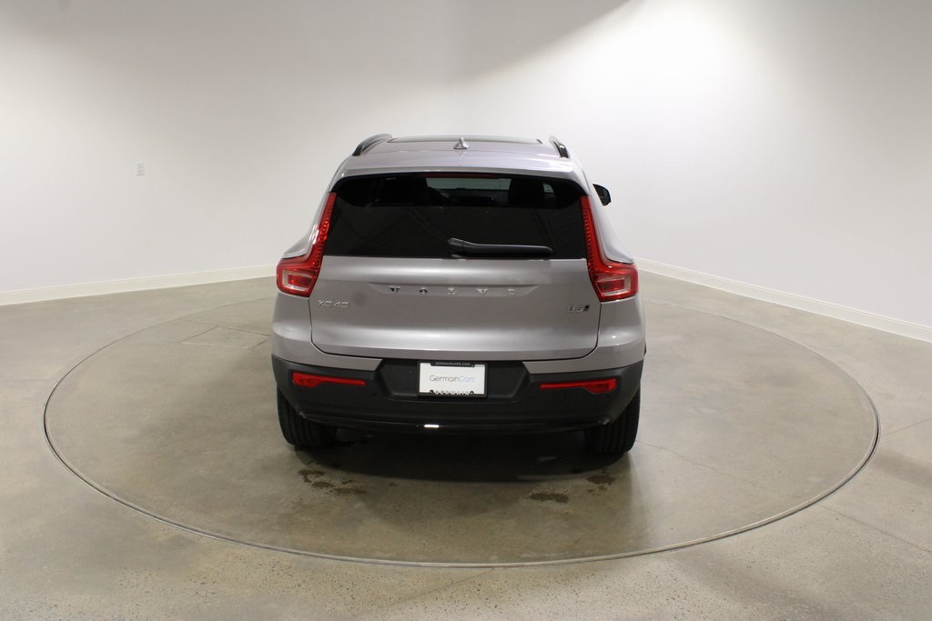 2026 Volvo XC40 Core photo 5