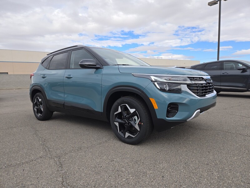 2026 Kia Seltos S photo 2