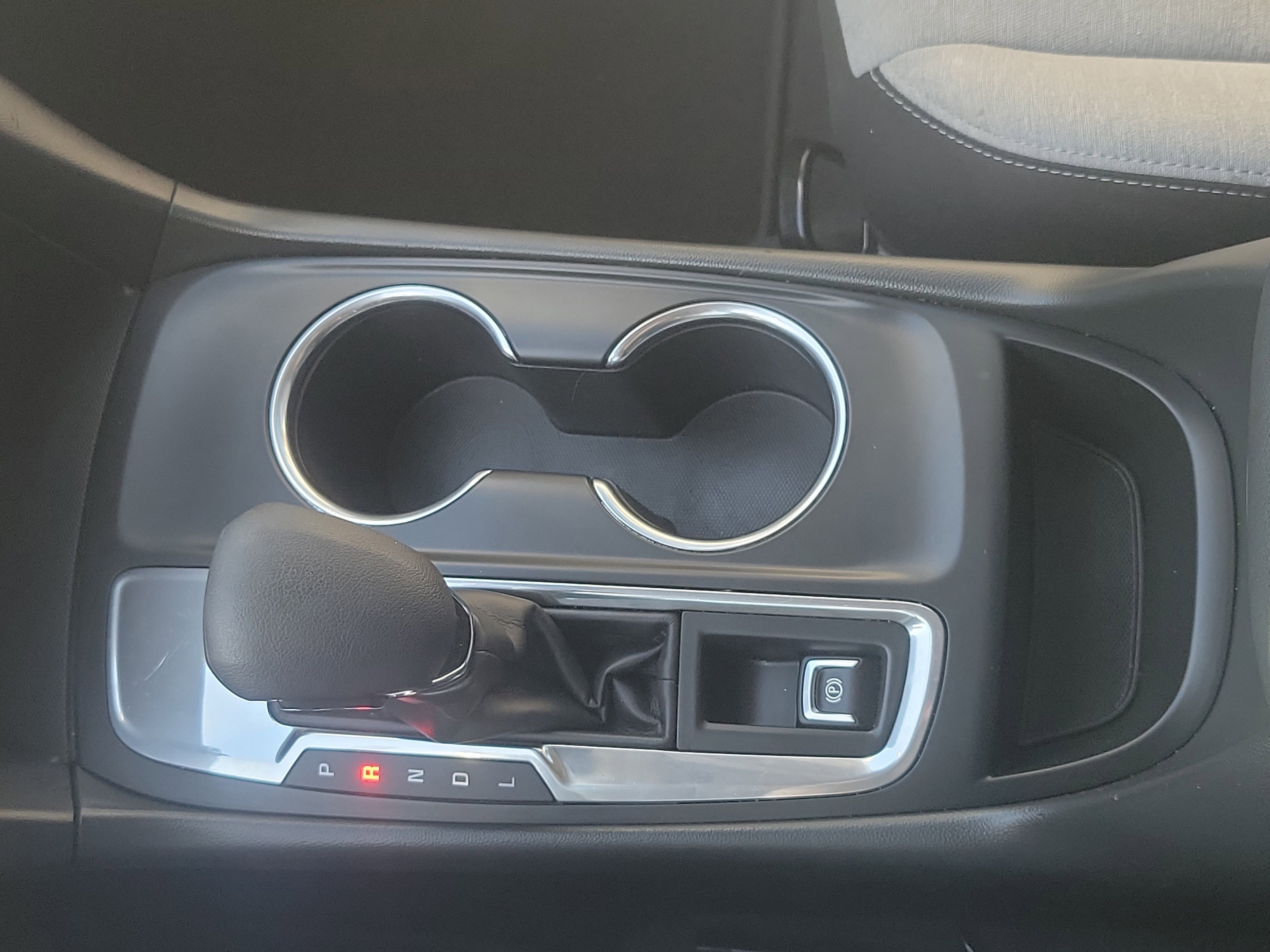 2022 Chevrolet Equinox LS photo 3