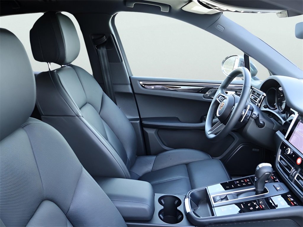 2022 Porsche Macan S photo 9