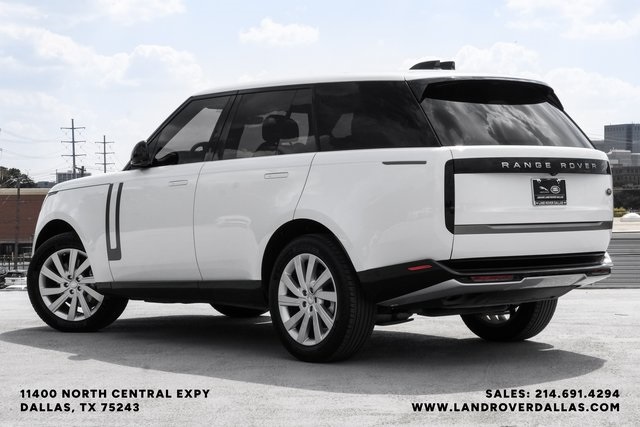 2023 Land Rover Range Rover SE photo 8