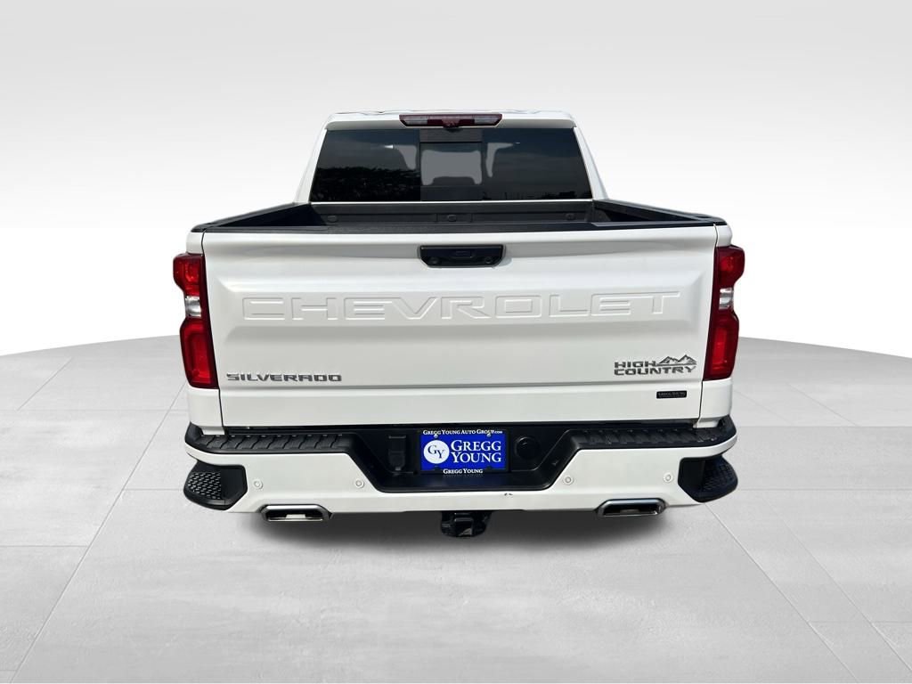 2023 Chevrolet Silverado 1500 High Country photo 3