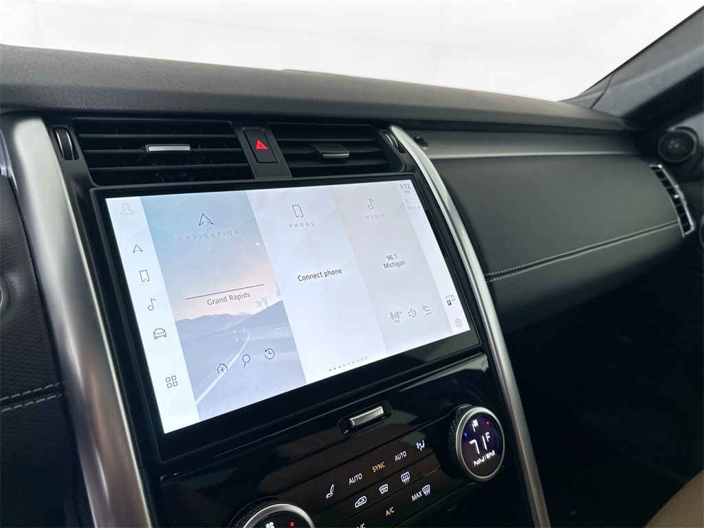 2025 Land Rover Discovery SE photo 16