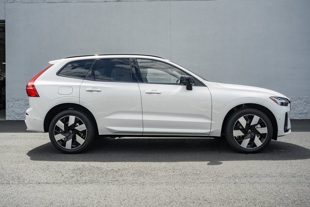 2025 Volvo XC60 Hybrid T8 Plus photo 3