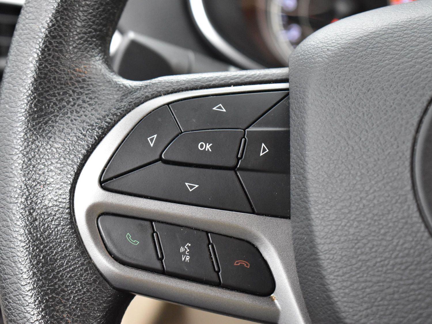 2019 Jeep Cherokee Latitude photo 13