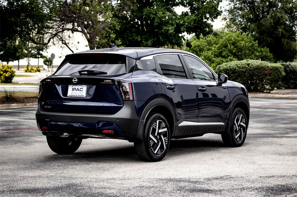 2025 Nissan Kicks SV photo 3