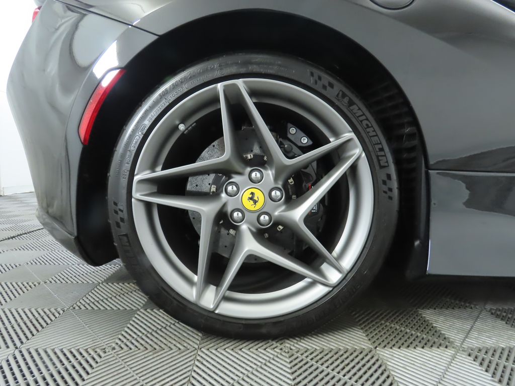 2021 Ferrari F8 Spider Base photo 37