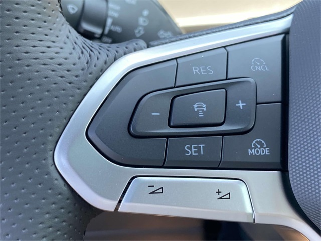 2025 Volkswagen Tiguan SE R-Line Black photo 16