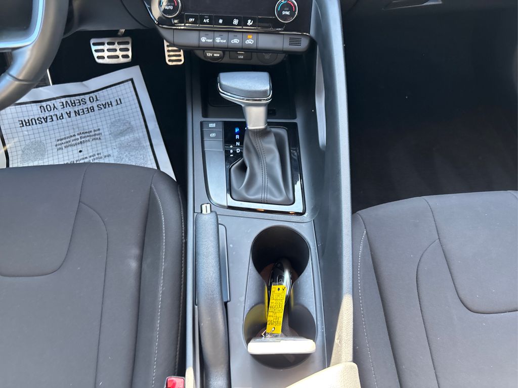 2025 Hyundai Elantra SEL Sport photo 18