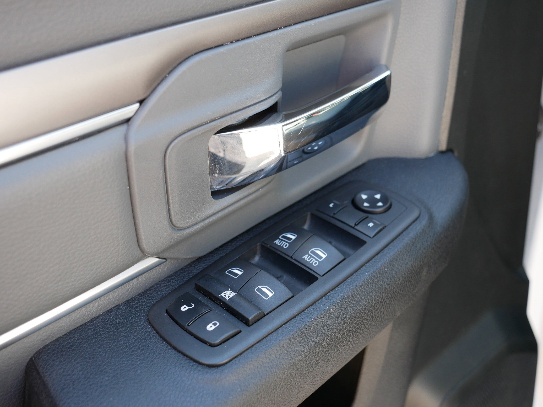 2024 Ram 1500 Classic SLT photo 18