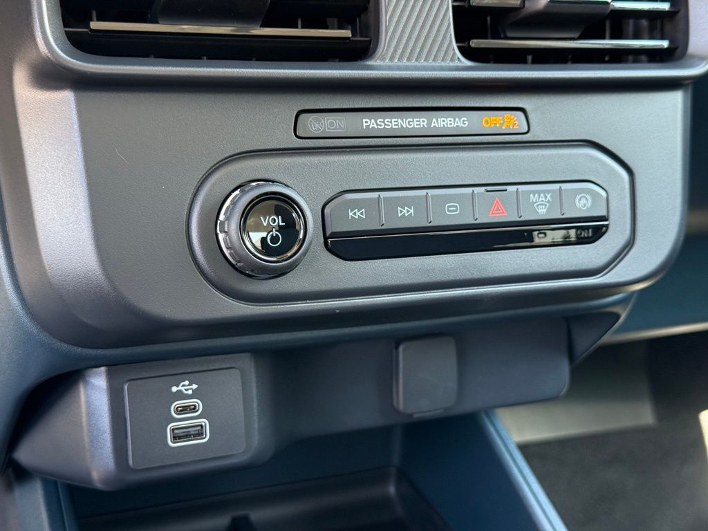 2025 Ford Maverick XL photo 10
