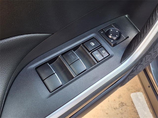 2021 Toyota RAV4 XLE Premium photo 12
