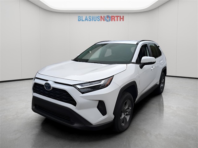 2023 Toyota RAV4 XLE's photo