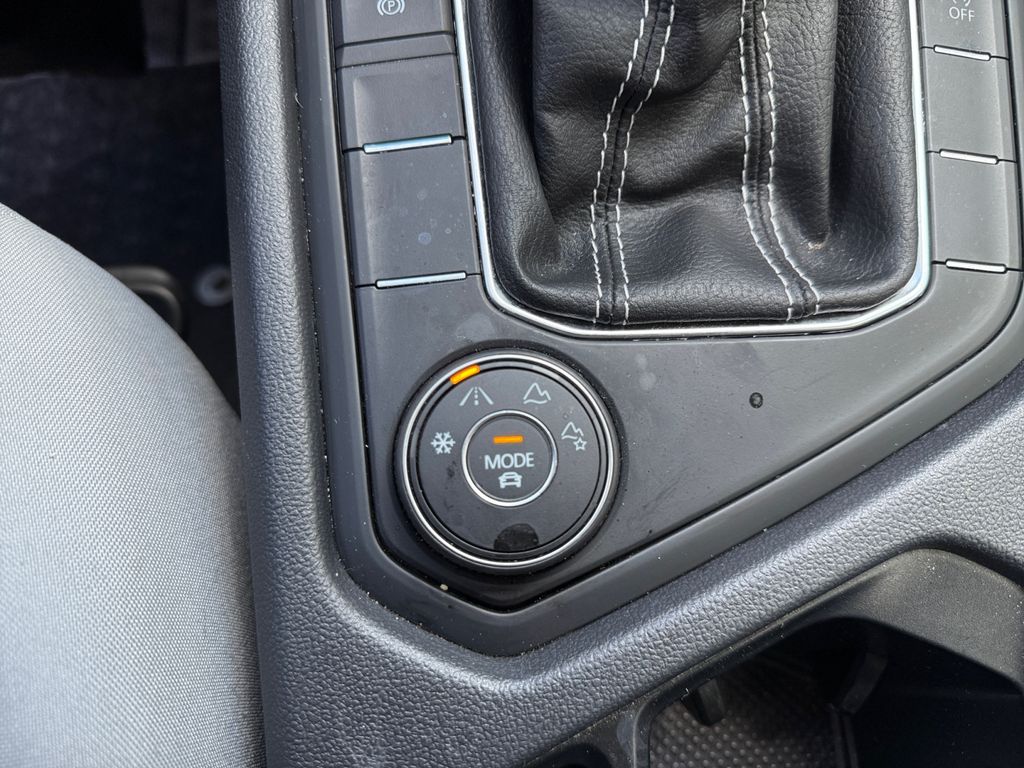 2022 Volkswagen Taos S photo 25