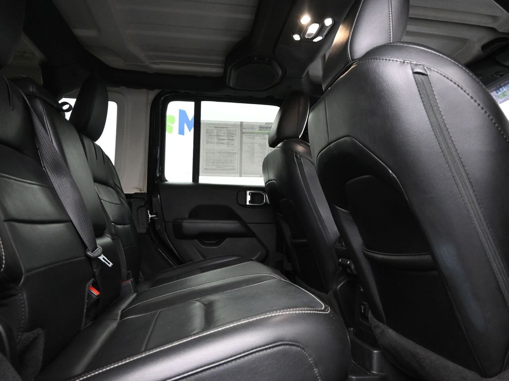 2023 Jeep Wrangler Sahara 4xe photo 6