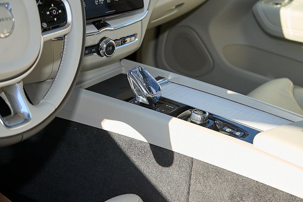 2026 VOLVO XC60 - Image 13