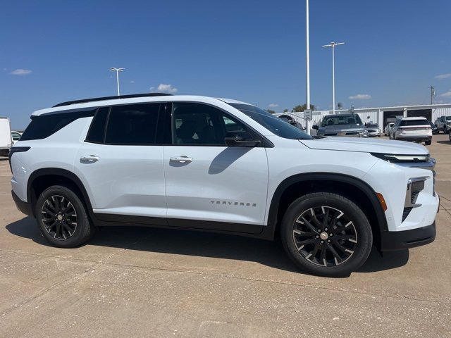 2026 Chevrolet Traverse photo 2