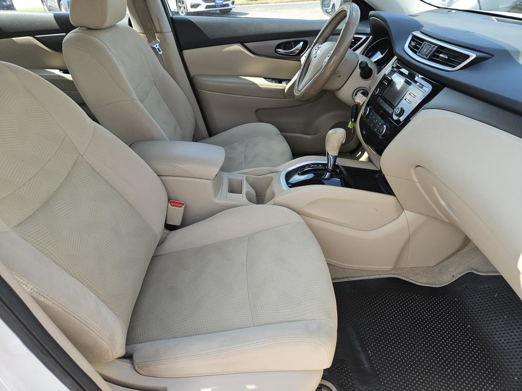 2014 Nissan Rogue S photo 22