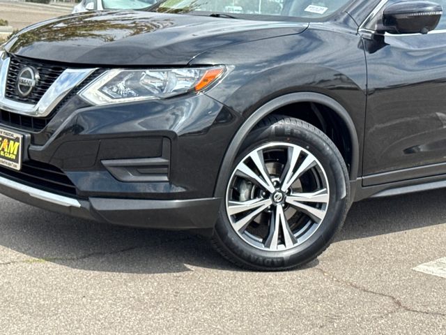 2020 Nissan Rogue SV photo 3