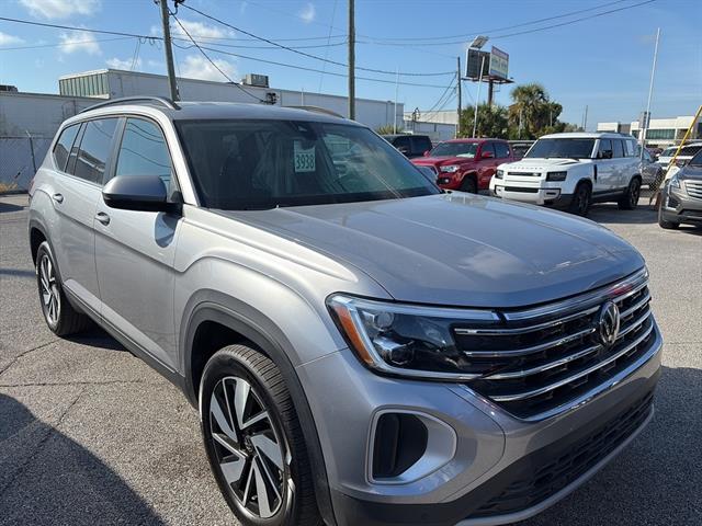 2025 Volkswagen Atlas SE photo 2