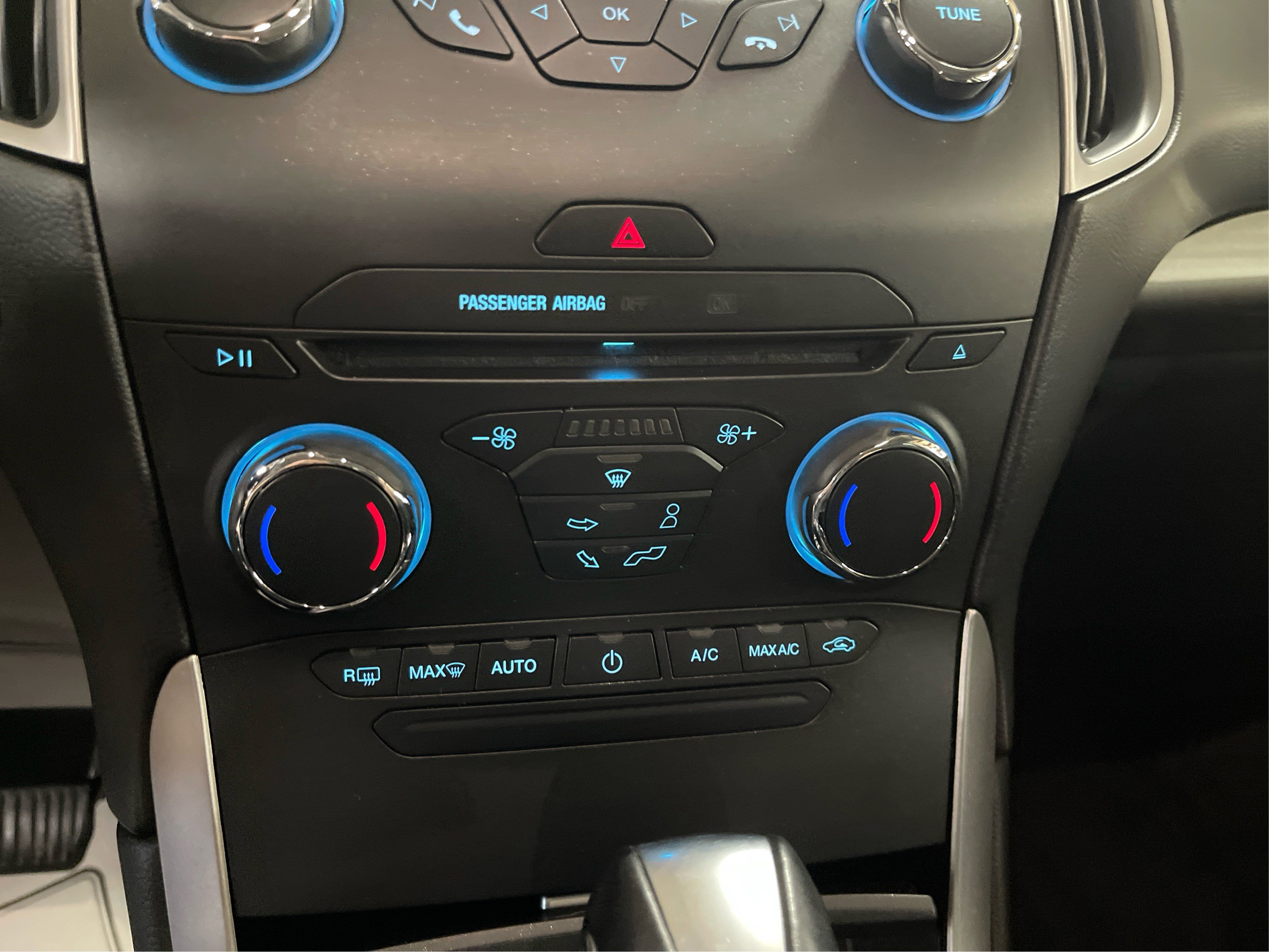 2017 Ford Edge SEL photo 16