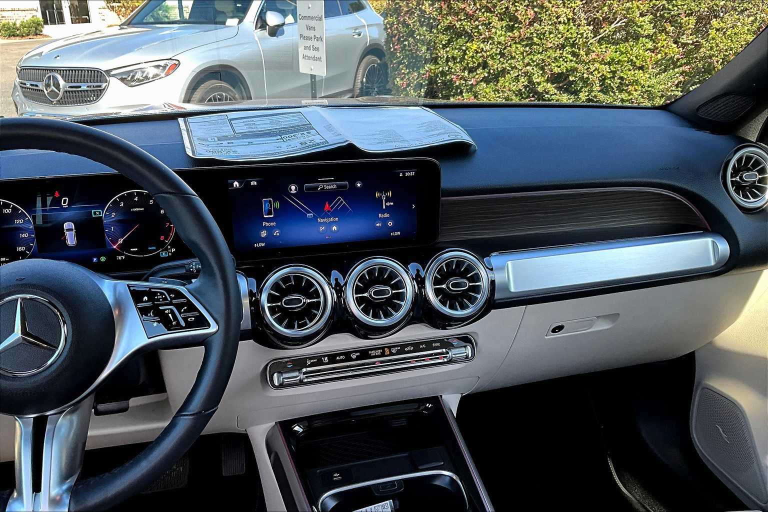 2025 Mercedes Benz GLB 250 photo 6