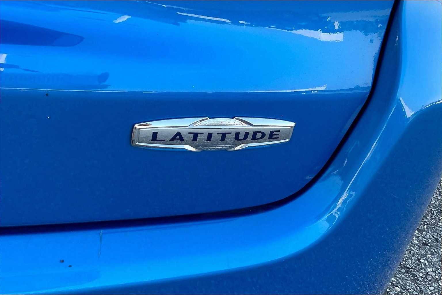 2024 Jeep Compass Latitude photo 9