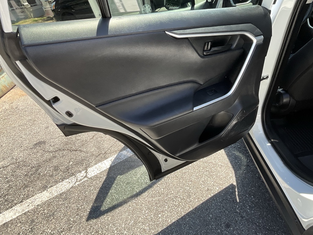 2022 Toyota RAV4 LE photo 15