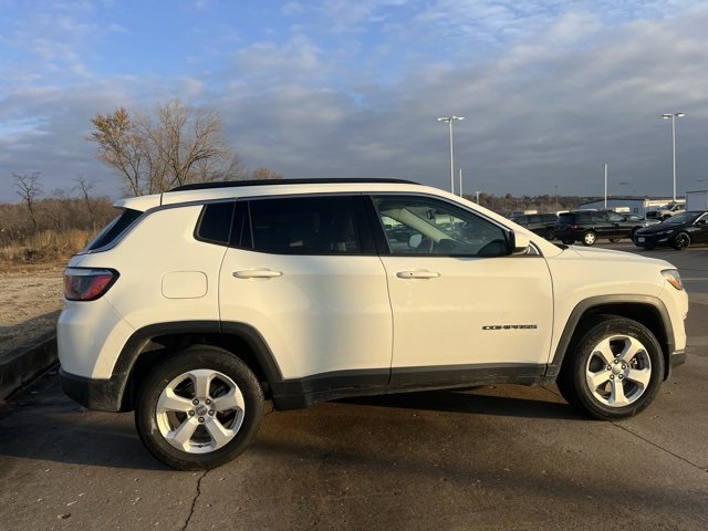 2019 Jeep Compass Latitude photo 2