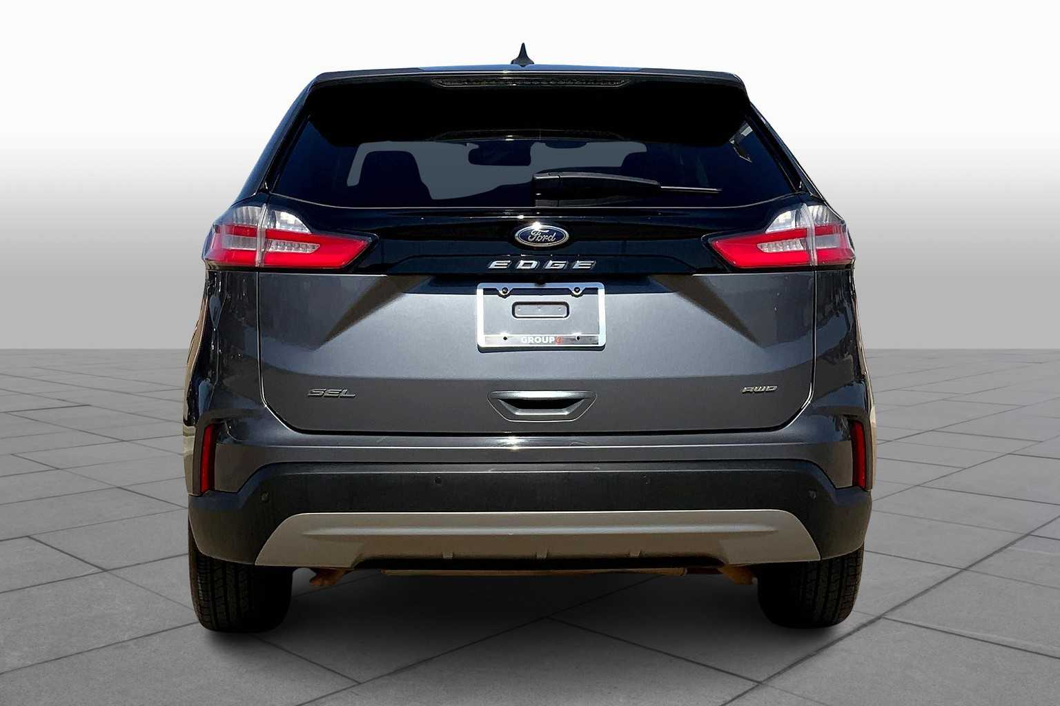2022 Ford Edge SEL photo 4