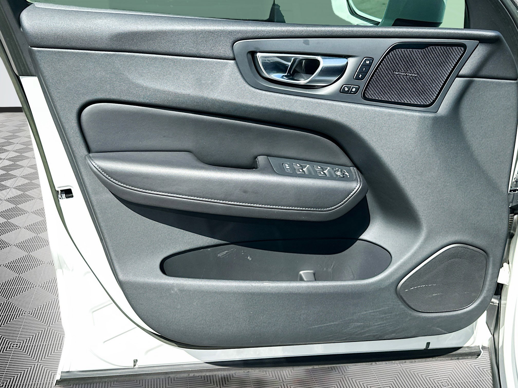 2023 Volvo XC60 Plus photo 21