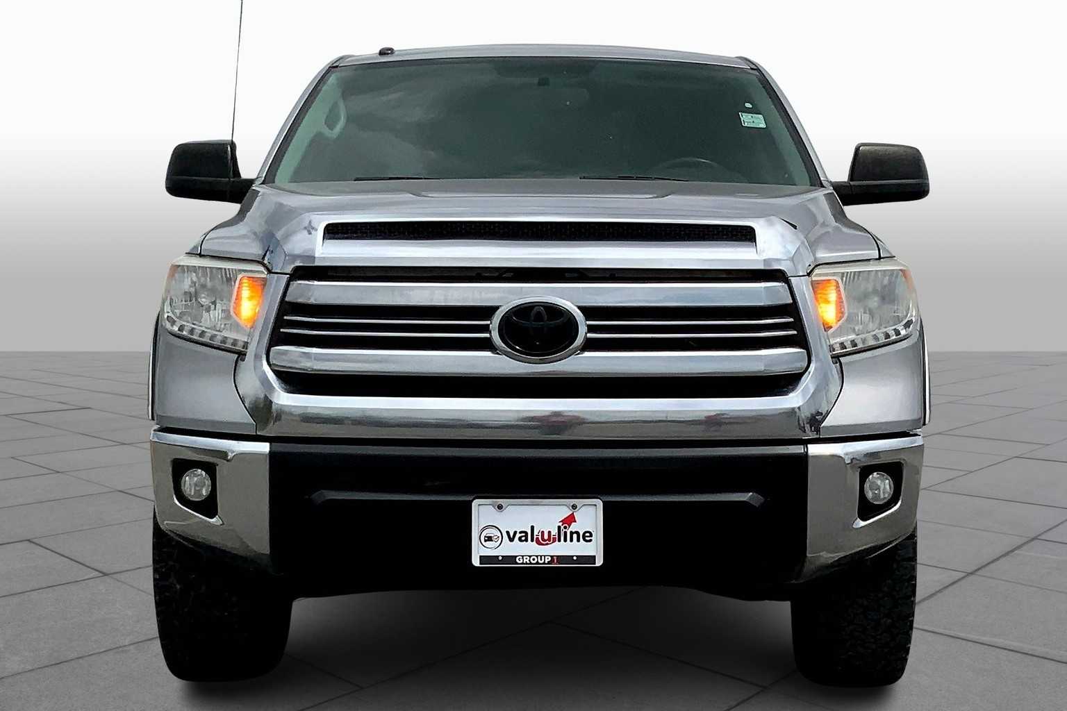 2017 Toyota Tundra SR5 photo 3