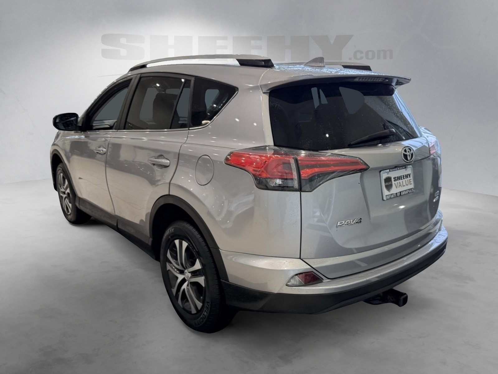 2016 Toyota RAV4 LE photo 11