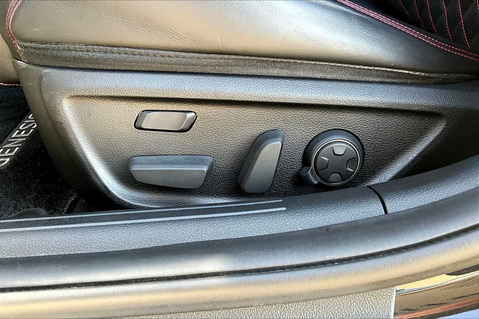 2022 Genesis G70 3.3T photo 34