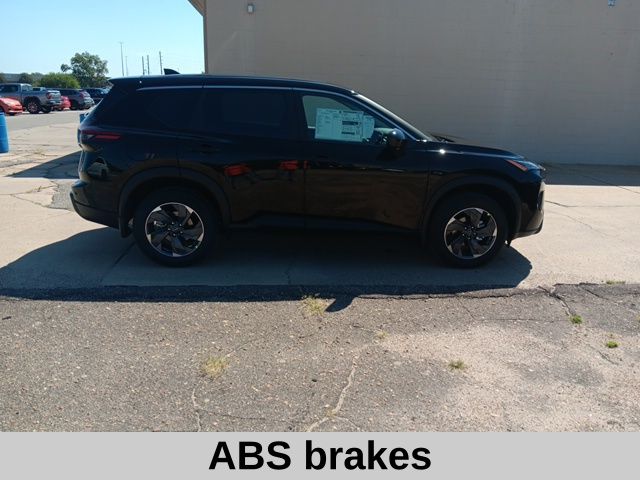 2026 Nissan Rogue SV photo 4