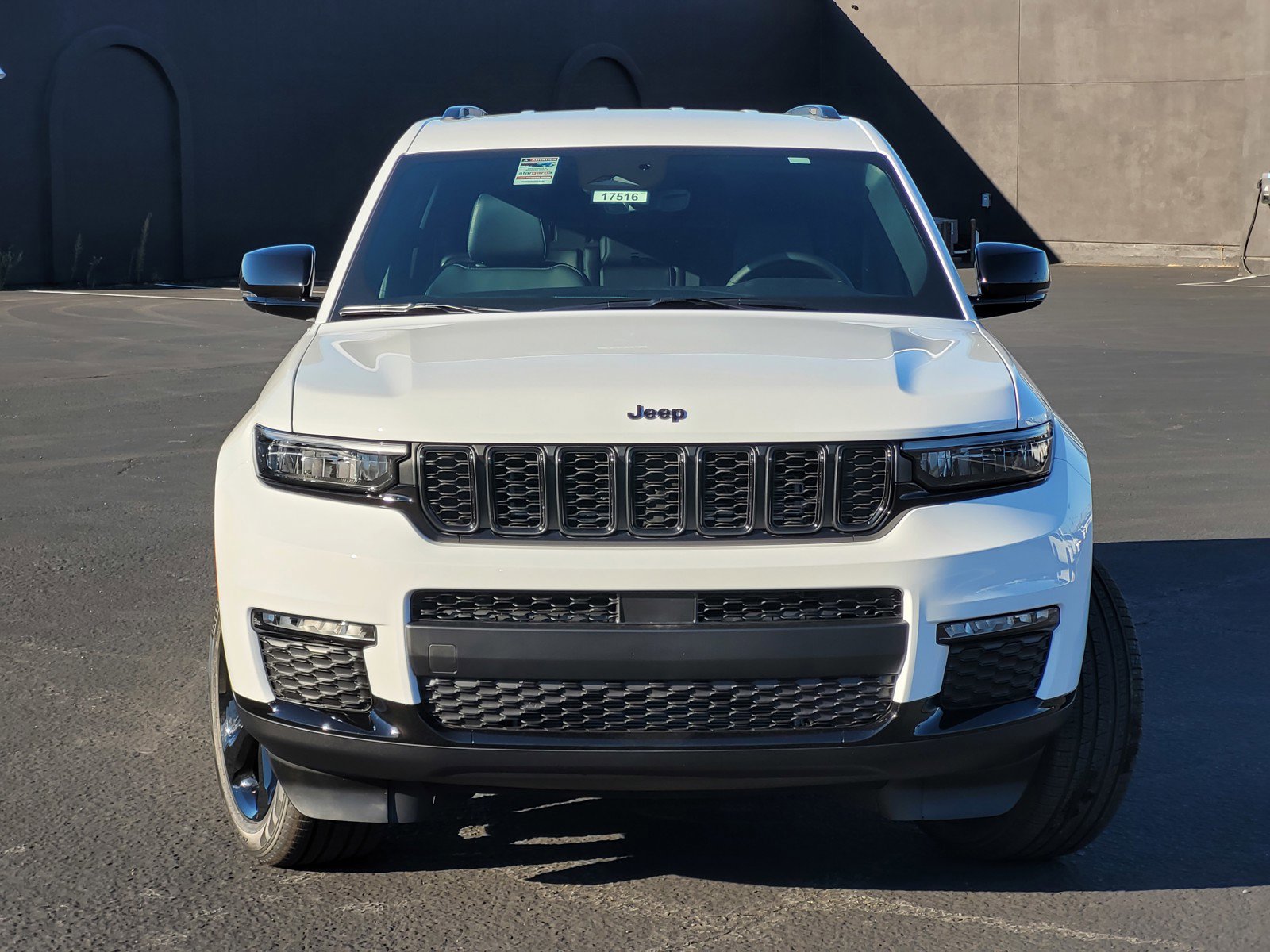 2025 Jeep Grand Cherokee Limited photo 2