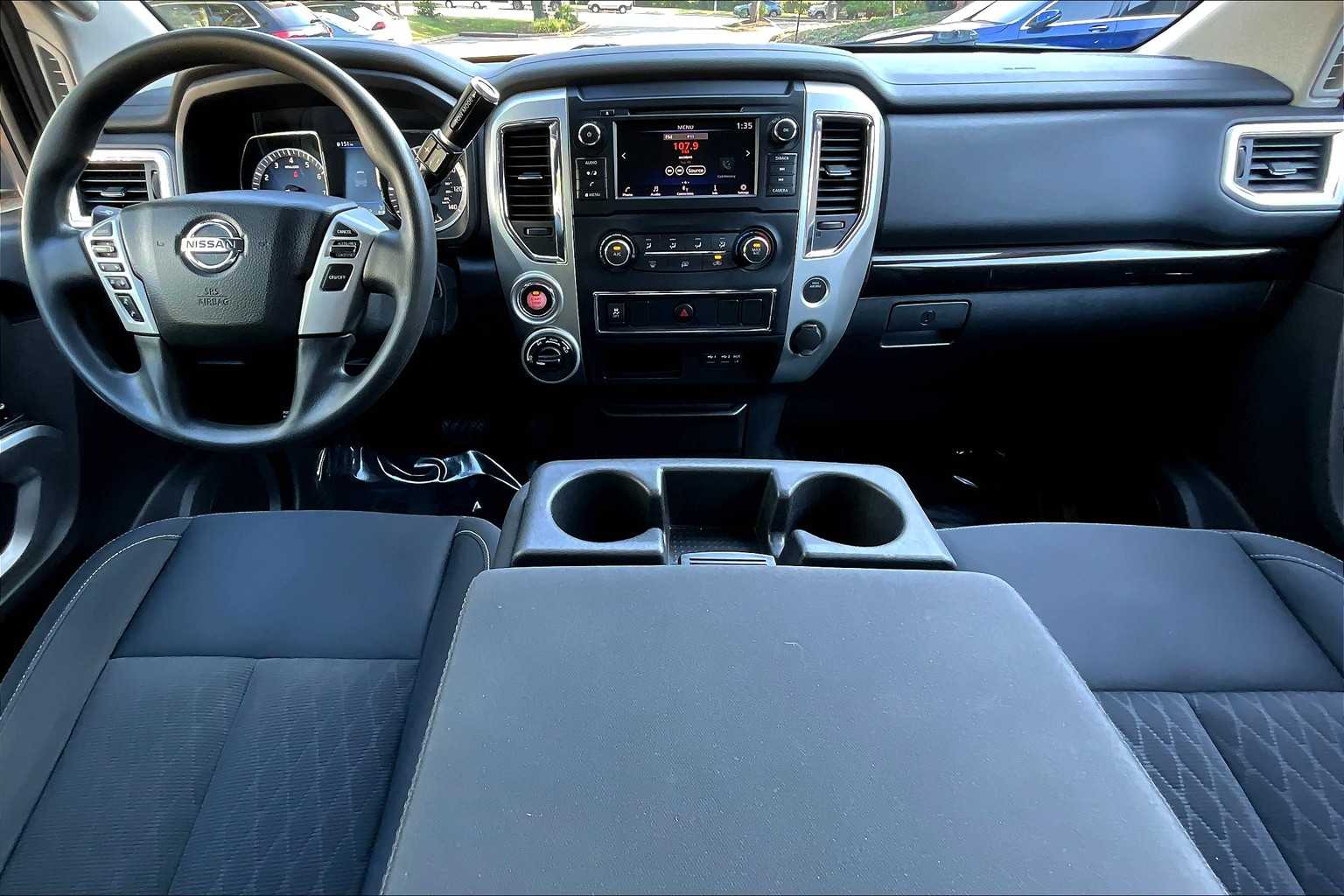 2019 Nissan Titan SV photo 14