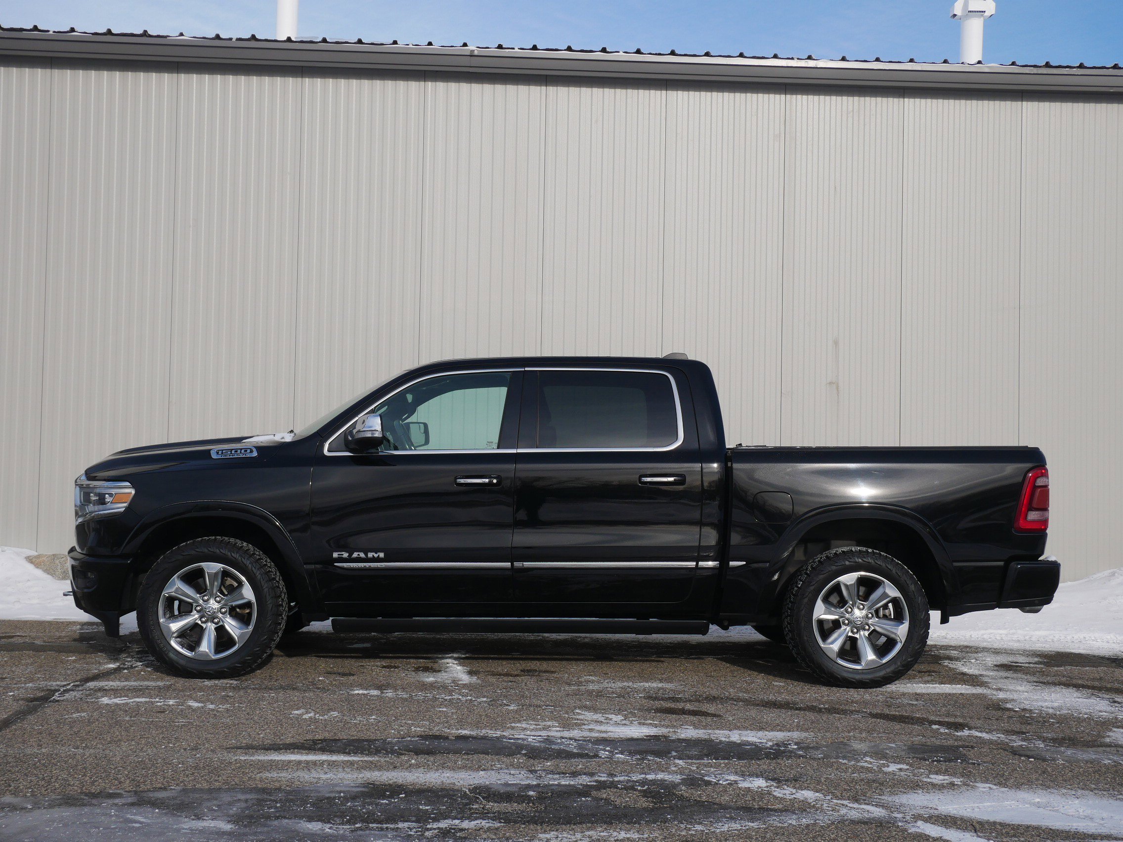 Used 2019 RAM Ram 1500 Pickup Limited with VIN 1C6SRFHT4KN688324 for sale in Hastings, Minnesota