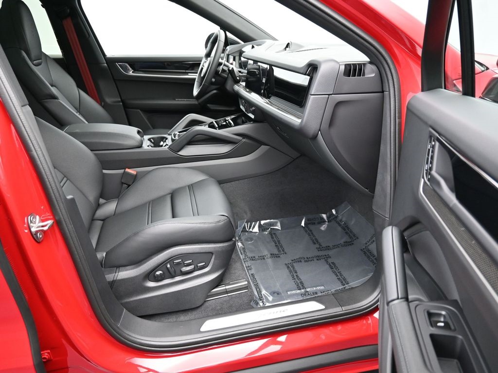 2026 Porsche Cayenne Coupe photo 25
