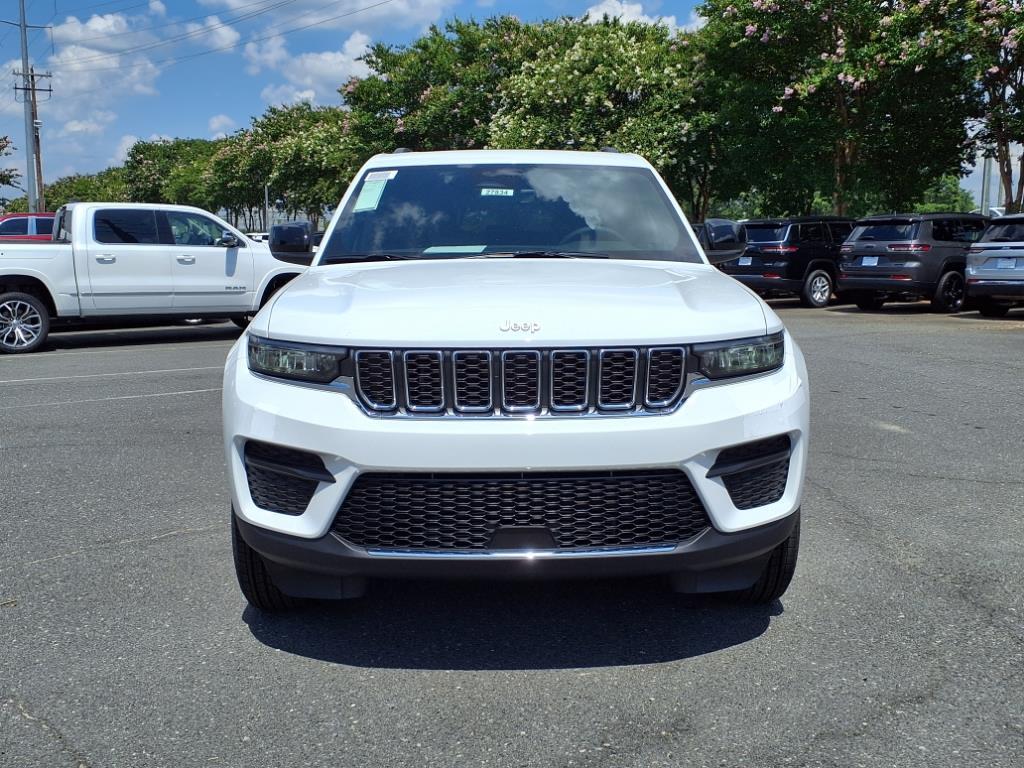 2025 Jeep Grand Cherokee Laredo X photo 2
