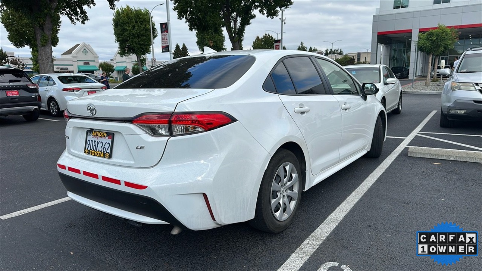 2022 Toyota Corolla LE photo 2