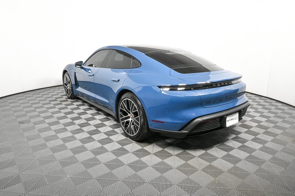2021 Porsche Taycan photo 3