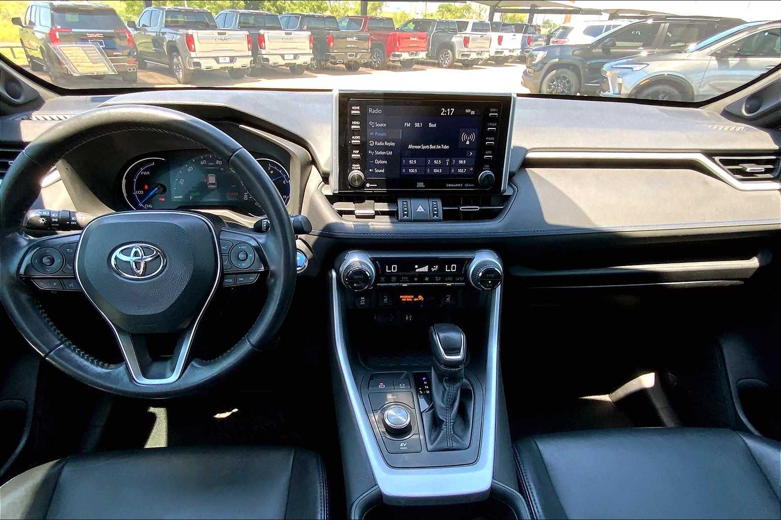 2019 Toyota RAV4 Hybrid XSE photo 13