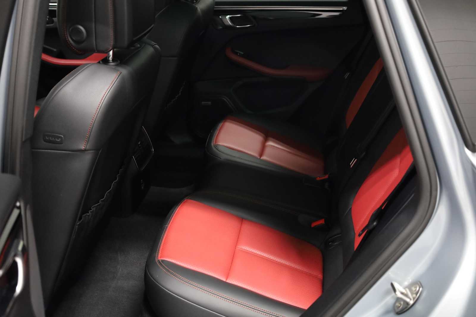 2021 Porsche Macan Base photo 33