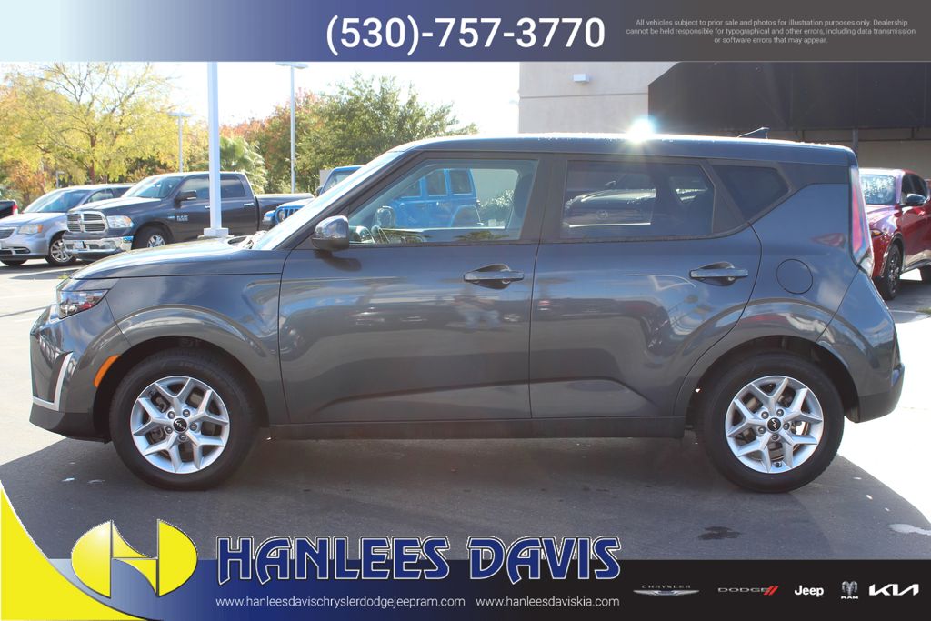 2023 Kia Soul LX S photo 2