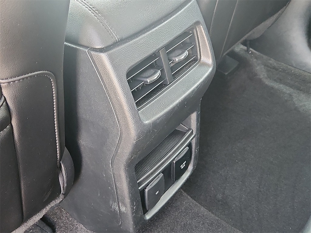 2020 Ford Edge SEL photo 10