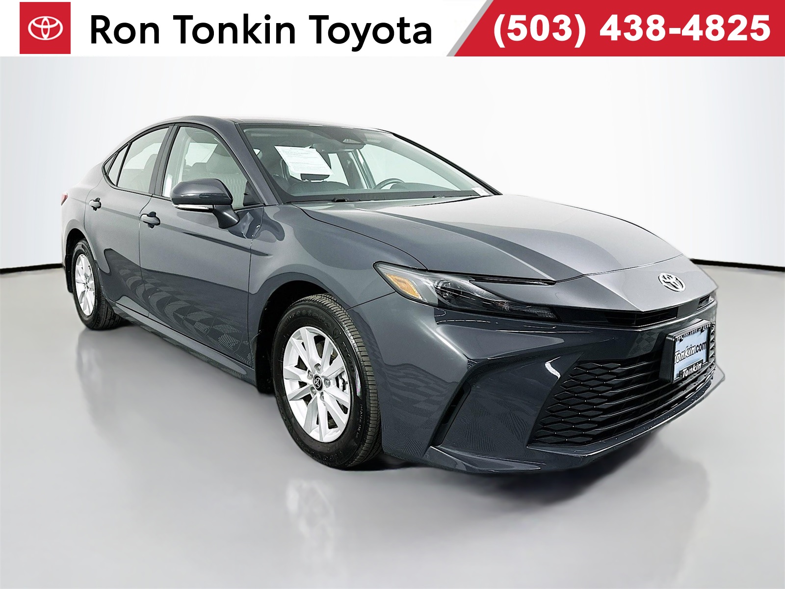 2025 Toyota Camry LE's photo