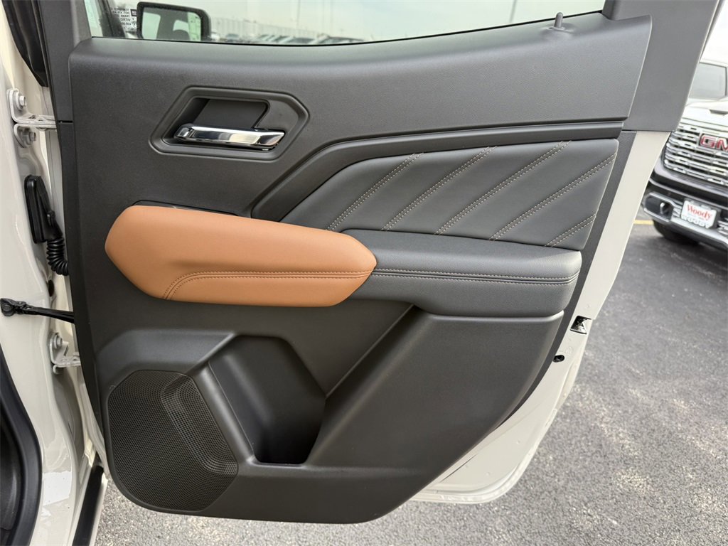 2026 GMC CANYON - Image 32