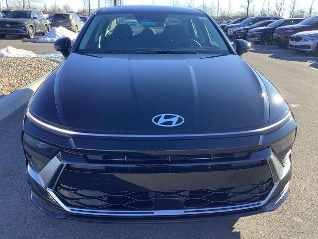 2025 Hyundai Sonata SE photo 2